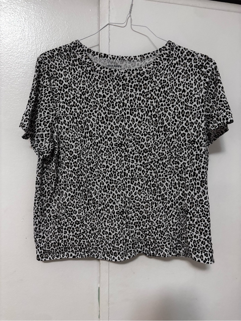 Old Navy Black & White Leopard Print Short Sleeve Tee